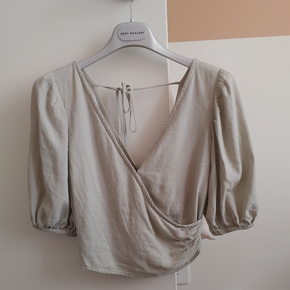 A&F Puff Sleeve Top - Picture 3 of 6